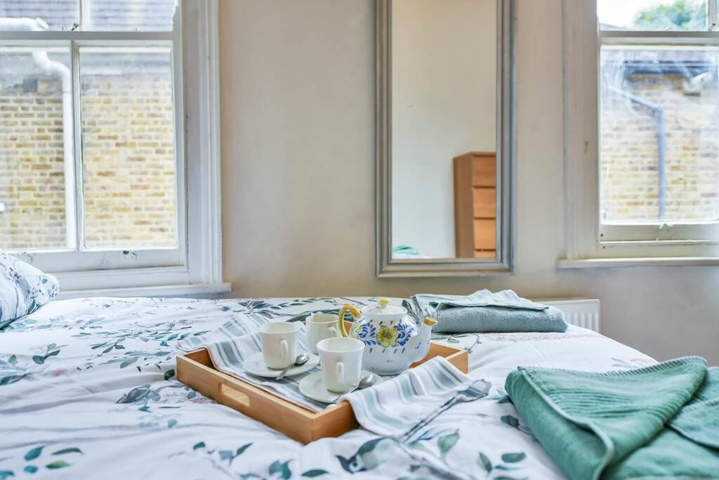 Groves 4 Bedroom, Shepherds Bush Londra Exterior foto