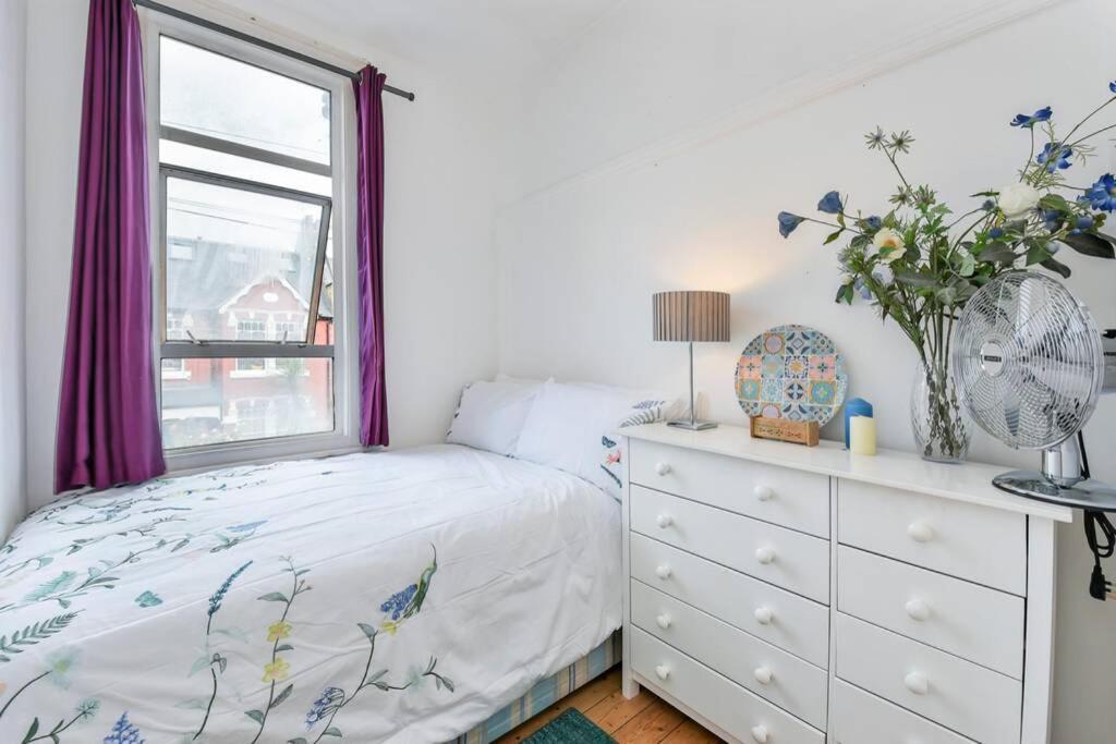 Groves 4 Bedroom, Shepherds Bush Londra Exterior foto