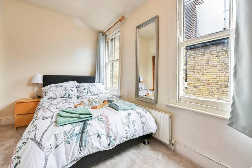 Groves 4 Bedroom, Shepherds Bush Londra Exterior foto