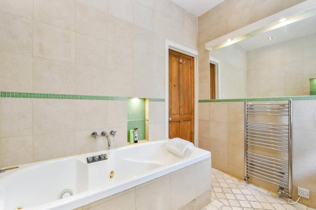Groves 4 Bedroom, Shepherds Bush Londra Exterior foto