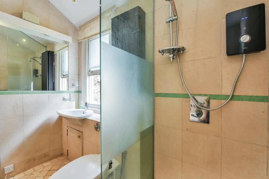 Groves 4 Bedroom, Shepherds Bush Londra Exterior foto