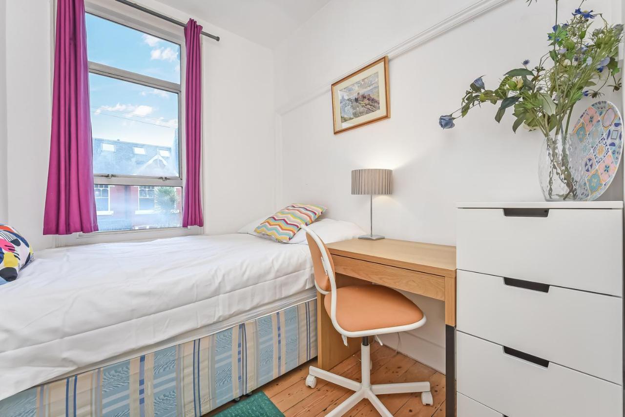 Groves 4 Bedroom, Shepherds Bush Londra Exterior foto